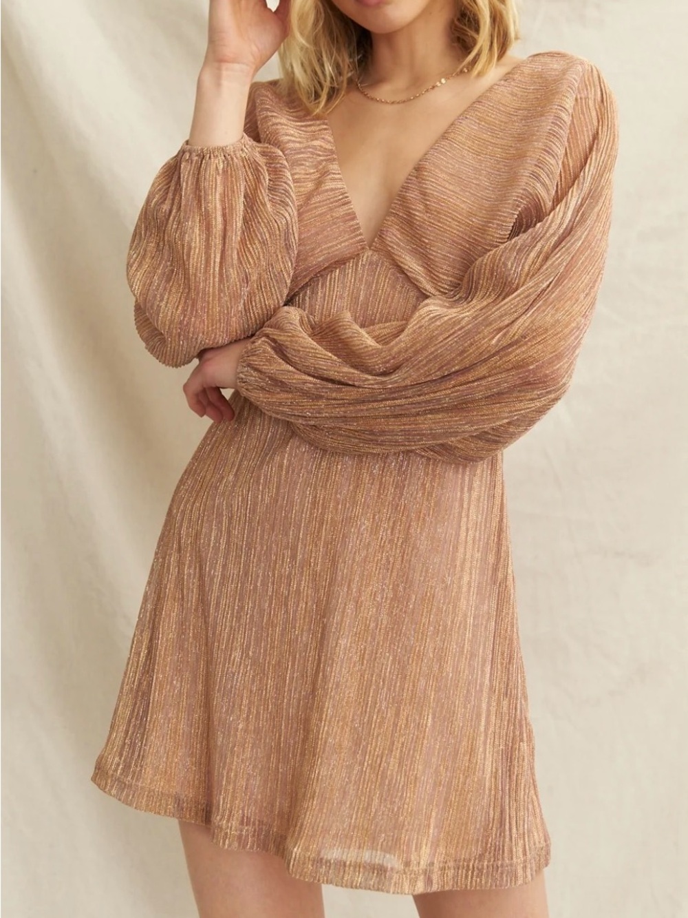 En Crème Bright Shimmer Gold- Rose Long-Sleeve V-Neck Mini Dress Sz Small